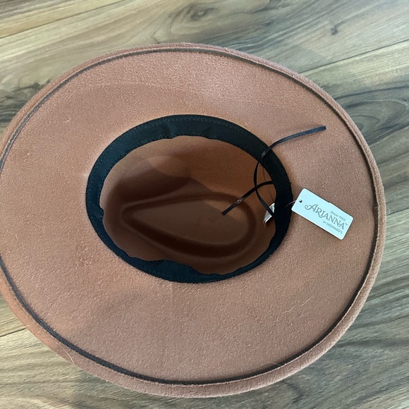 Elegant Brown Fedora with Leopard Accent - Picture 2 of 3